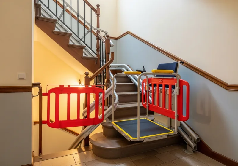 Monte-escalier assis-debout et plateforme installe a Bordeaux